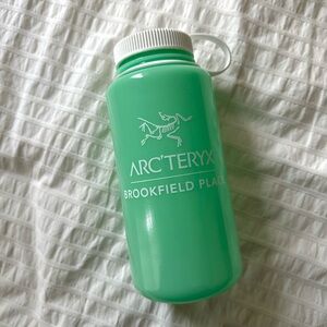 Arc’teryx Nalgene 32oz Water Bottle